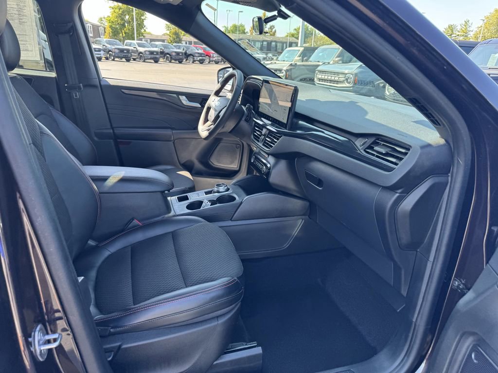 Certified 2023 Ford Escape ST-Line w/ Tech Pack #1 image 5