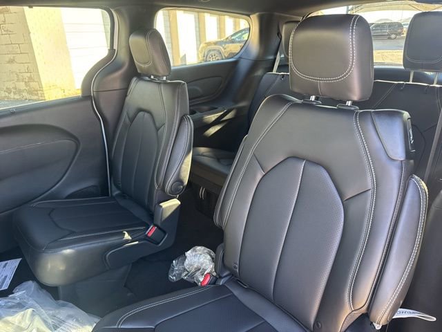New 2026 Chrysler Pacifica Select image 12