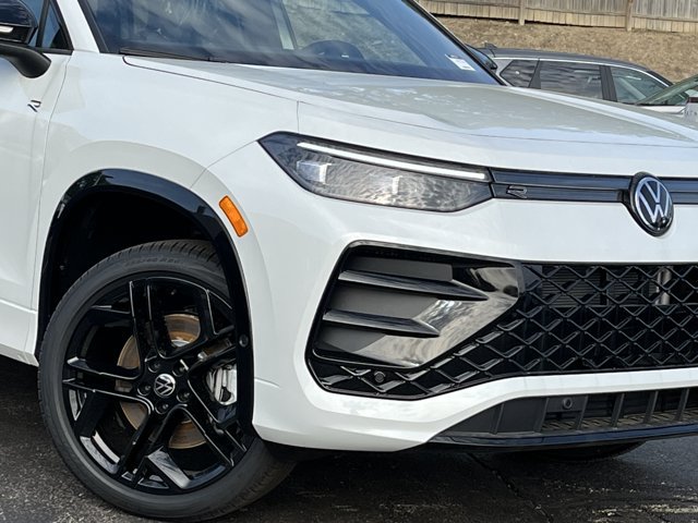New 2026 Volkswagen Tiguan SE R-Line AWD/4WD image 3