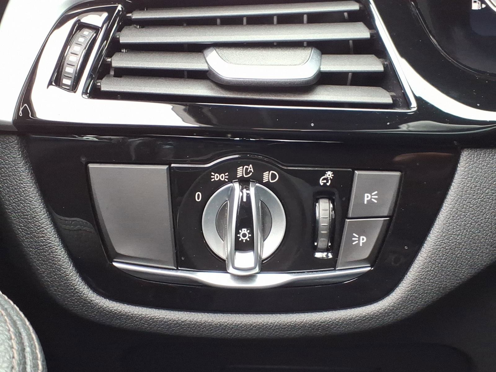 Used 2023 BMW 540i xDrive w/ Premium Package image 32