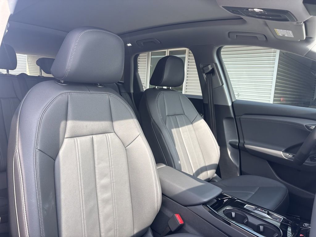 New 2025 Audi Q6 e-tron Premium image 16