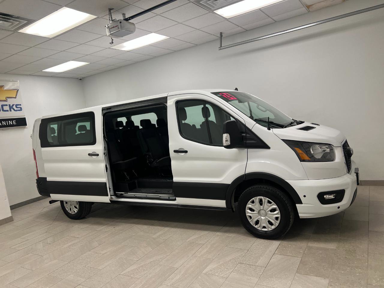 Used 2024 Ford Transit 350 XLT image 17
