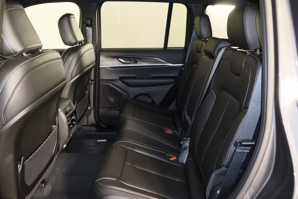 New 2025 Jeep Grand Cherokee Limited image 17