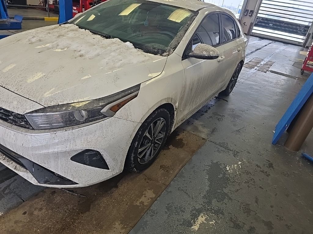 Used 2023 Kia Forte LXS image 2