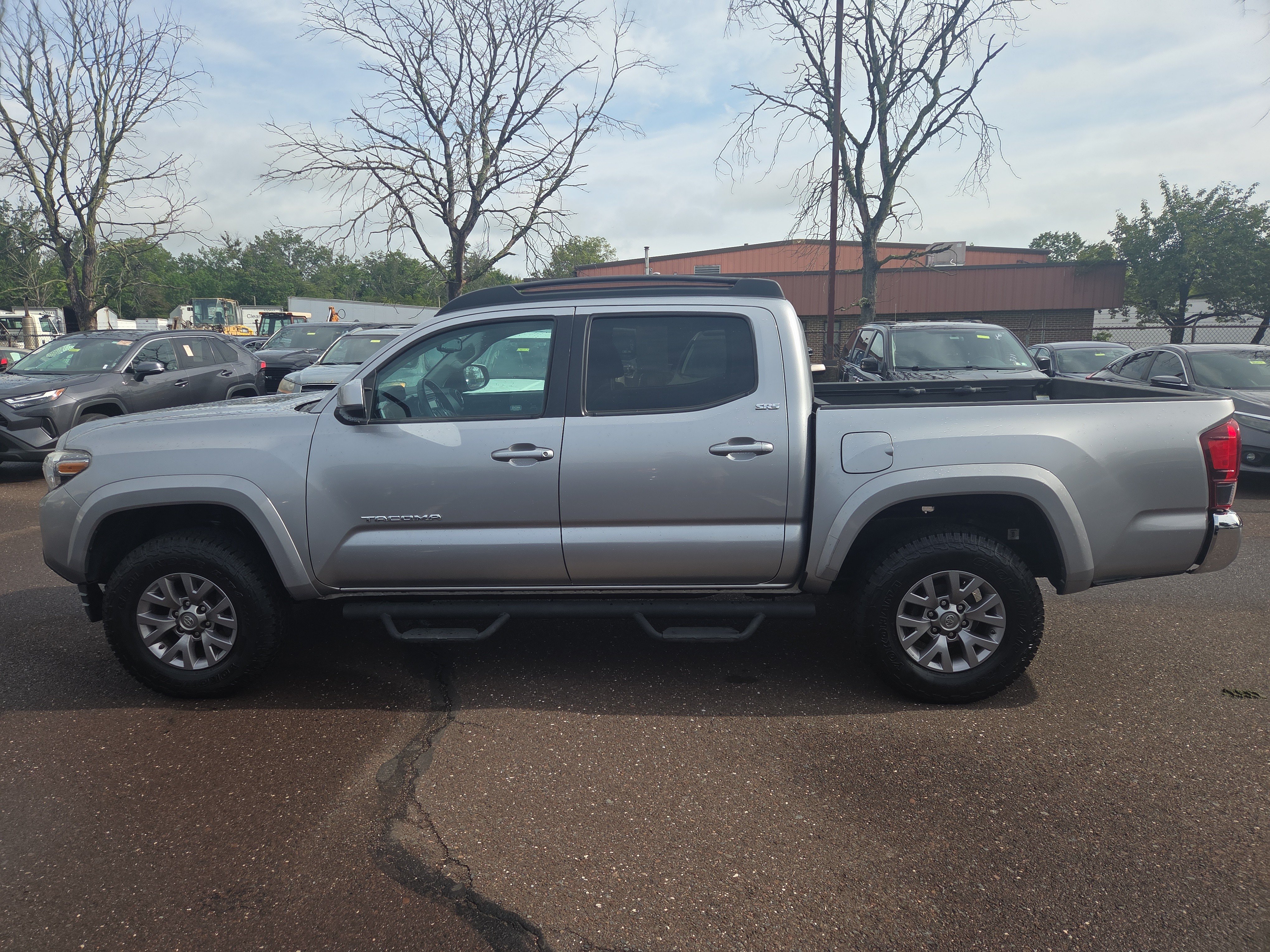 Used 2019 Toyota Tacoma SR5 AWD/4WD image 6