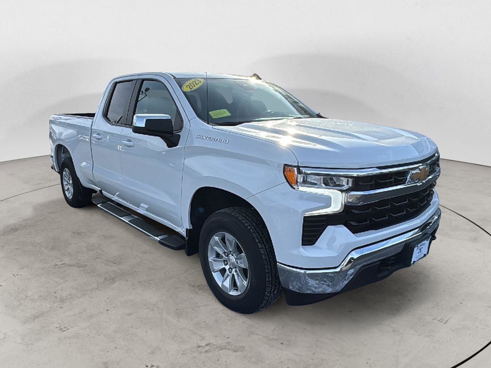 Used 2023 Chevrolet Silverado 1500 LT image 1