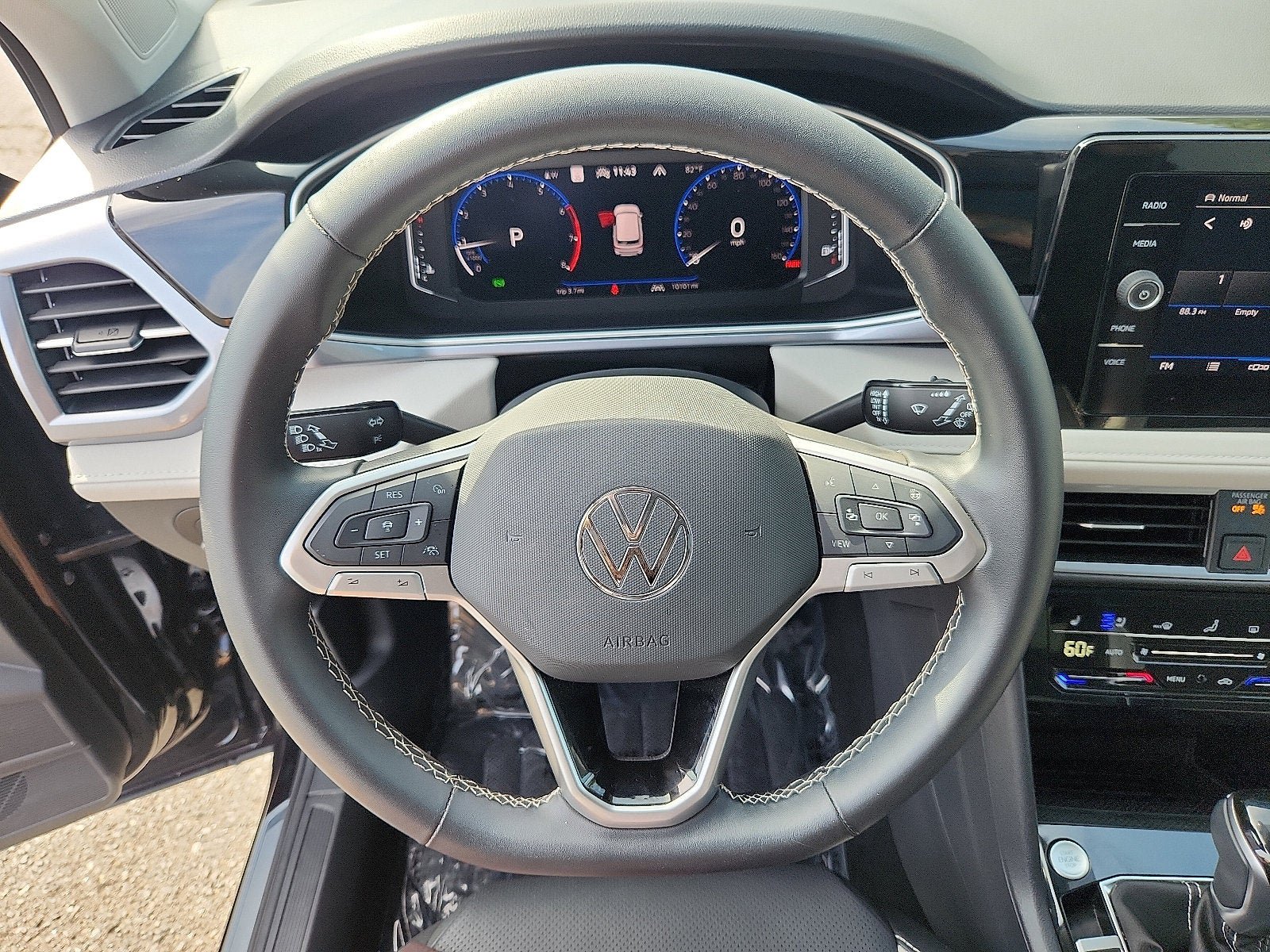 Certified 2025 Volkswagen Taos SEL w/ Black Wheel Plus Package AWD/4WD image 19
