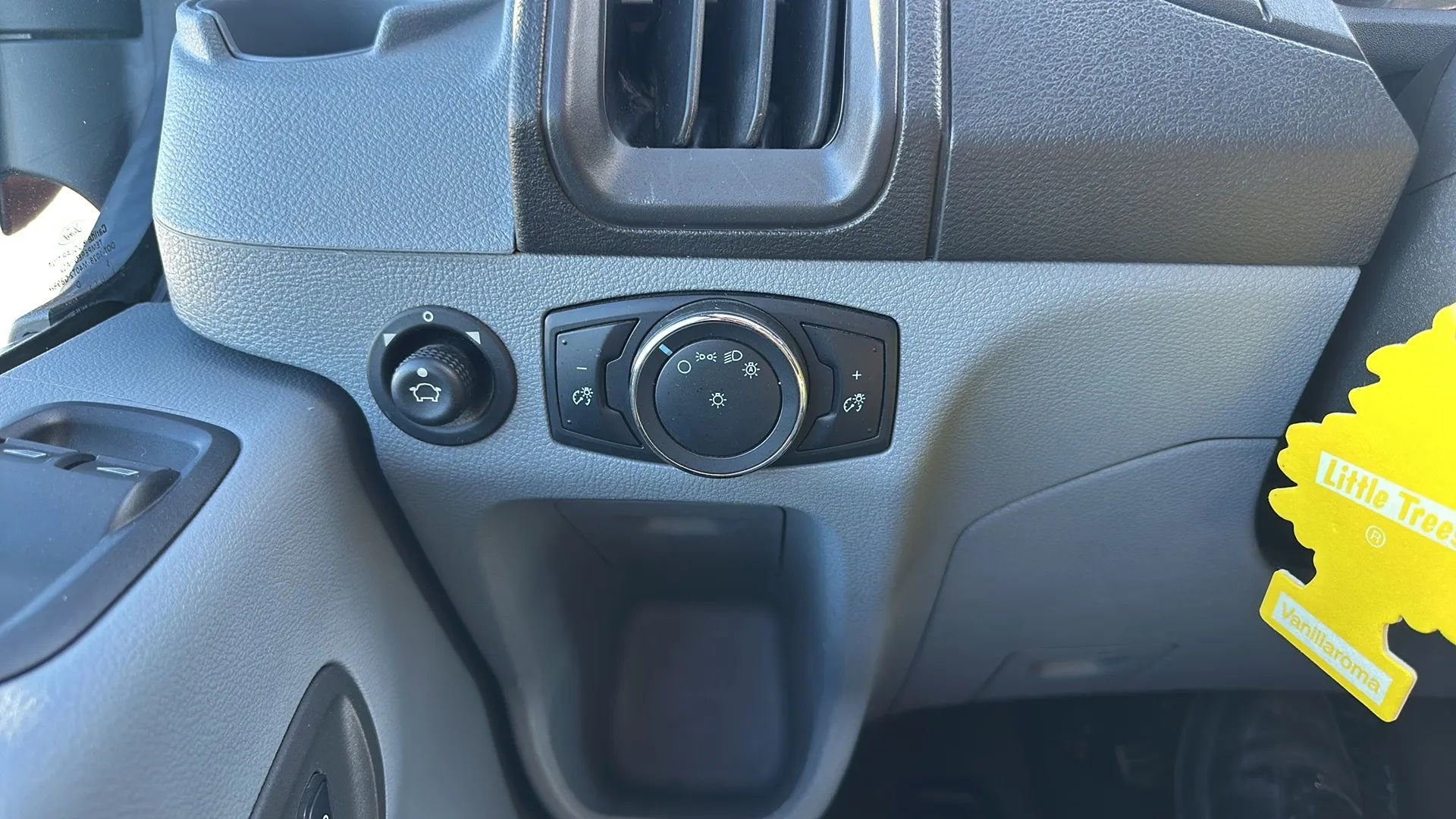 Used 2015 Ford Transit 350 XLT image 25