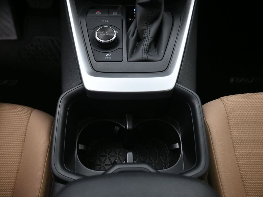 Used 2025 Toyota RAV4 LE image 9