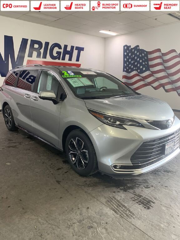 Certified 2025 Toyota Sienna Platinum image 1