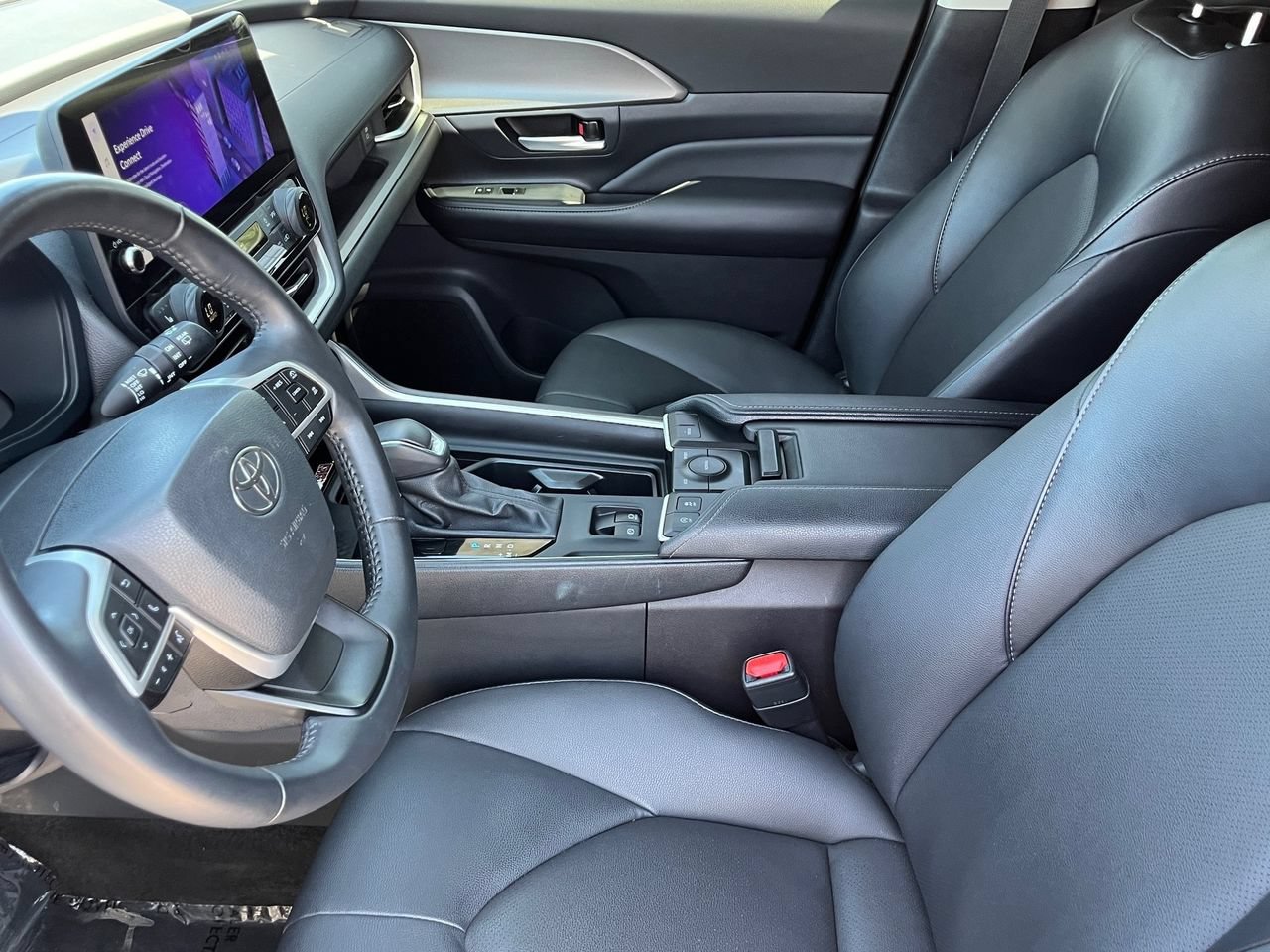 Used 2024 Toyota Grand Highlander FWD image 17