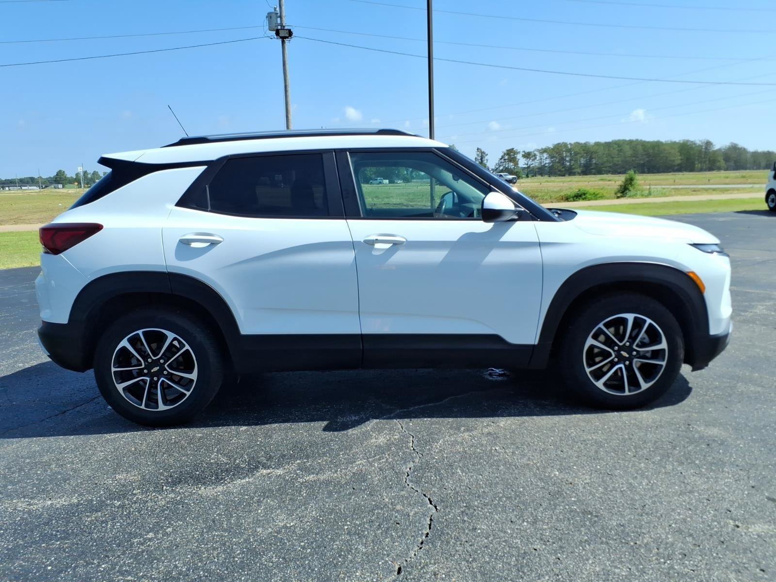 Used 2024 Chevrolet TrailBlazer LT w/ LT Cold Weather Package FWD image 8