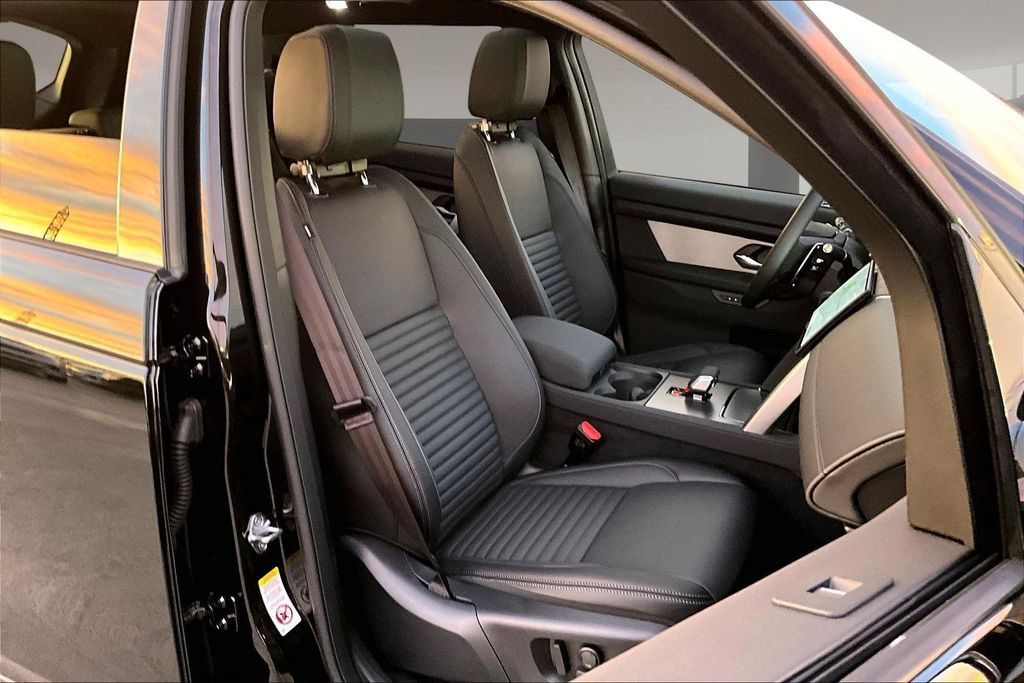 New 2026 Land Rover Discovery Sport Landmark AWD/4WD image 11