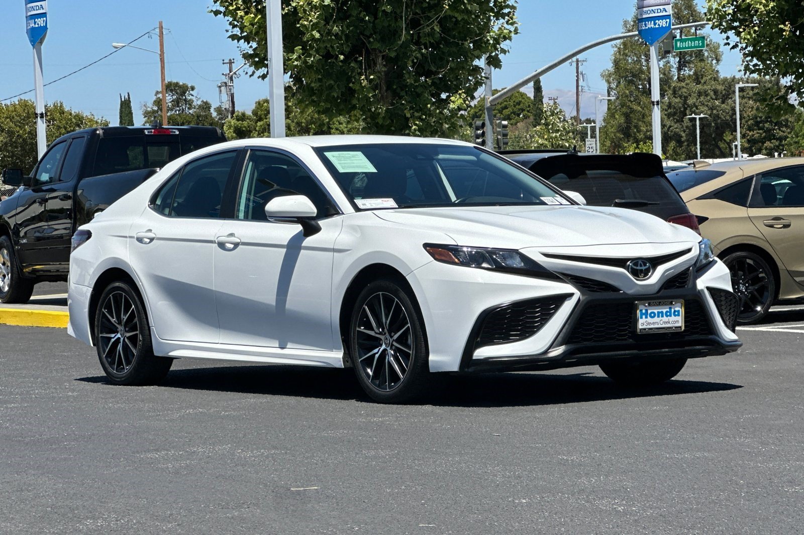 Used 2023 Toyota Camry SE FWD image 6