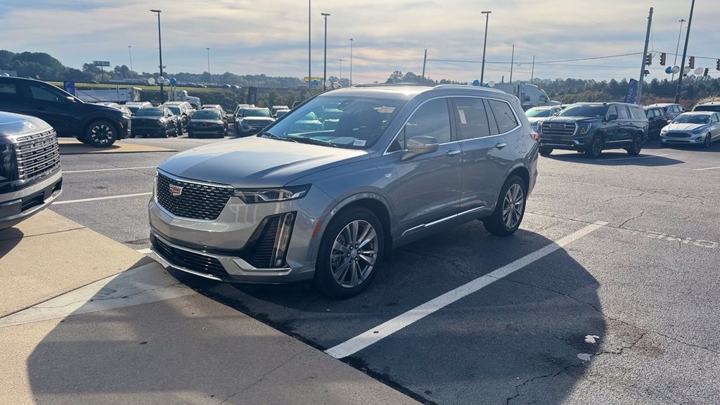 Used 2025 Cadillac XT6 Premium Luxury w/ Technology Package AWD/4WD image 2