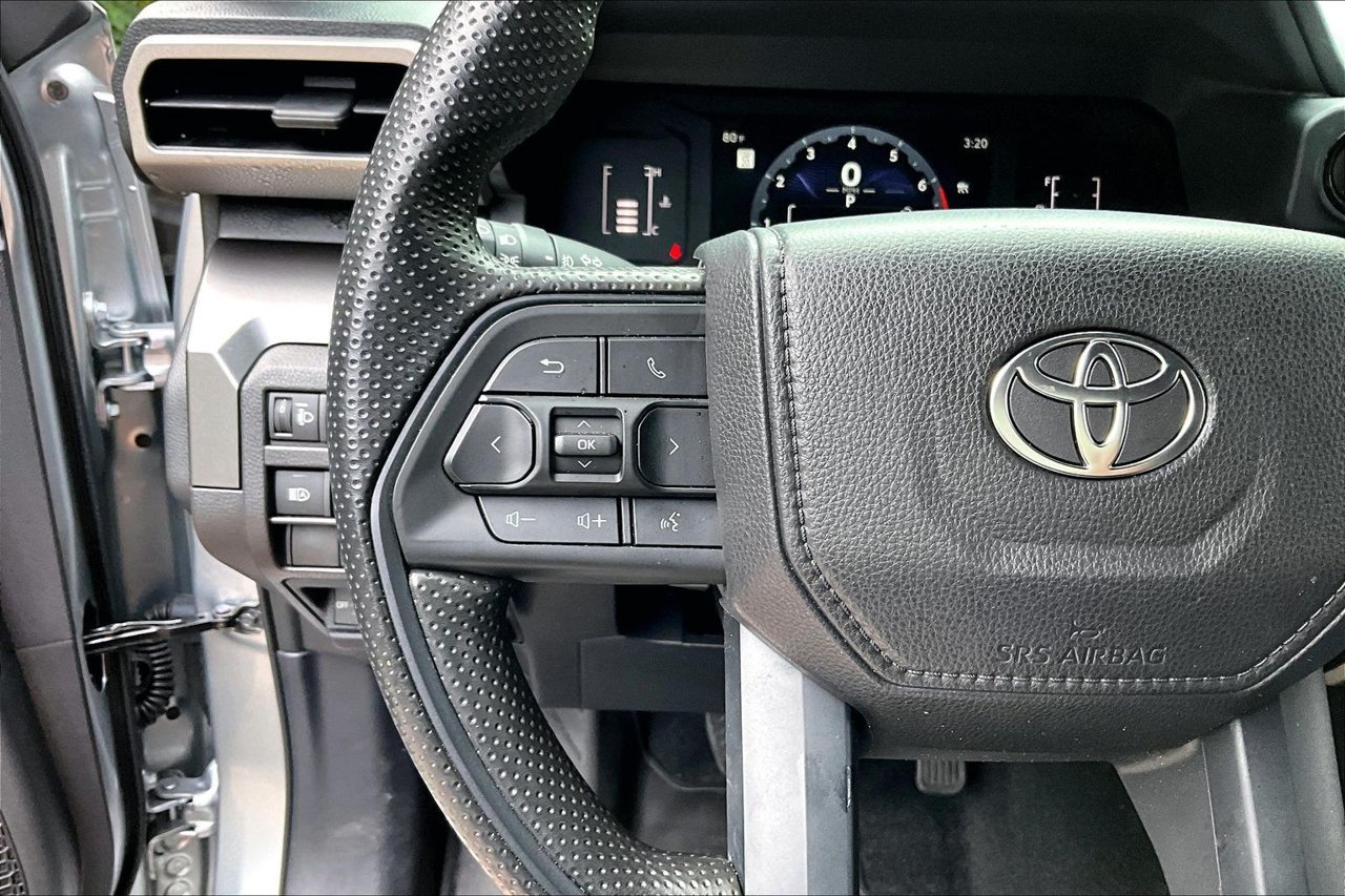 Used 2025 Toyota Tacoma SR5 AWD/4WD image 10