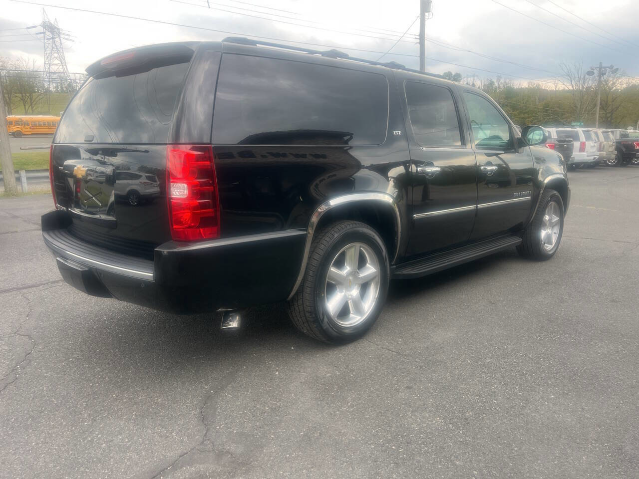 Used 2013 Chevrolet Suburban LTZ image 6