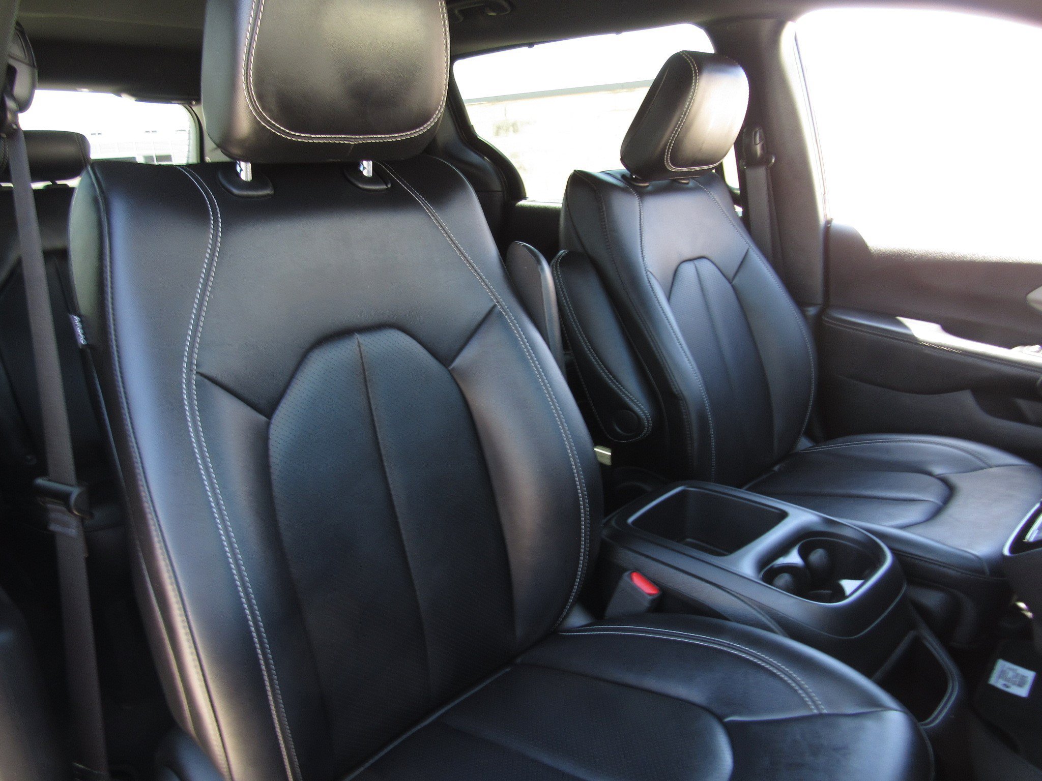 Used 2025 Chrysler Pacifica Select FWD image 10