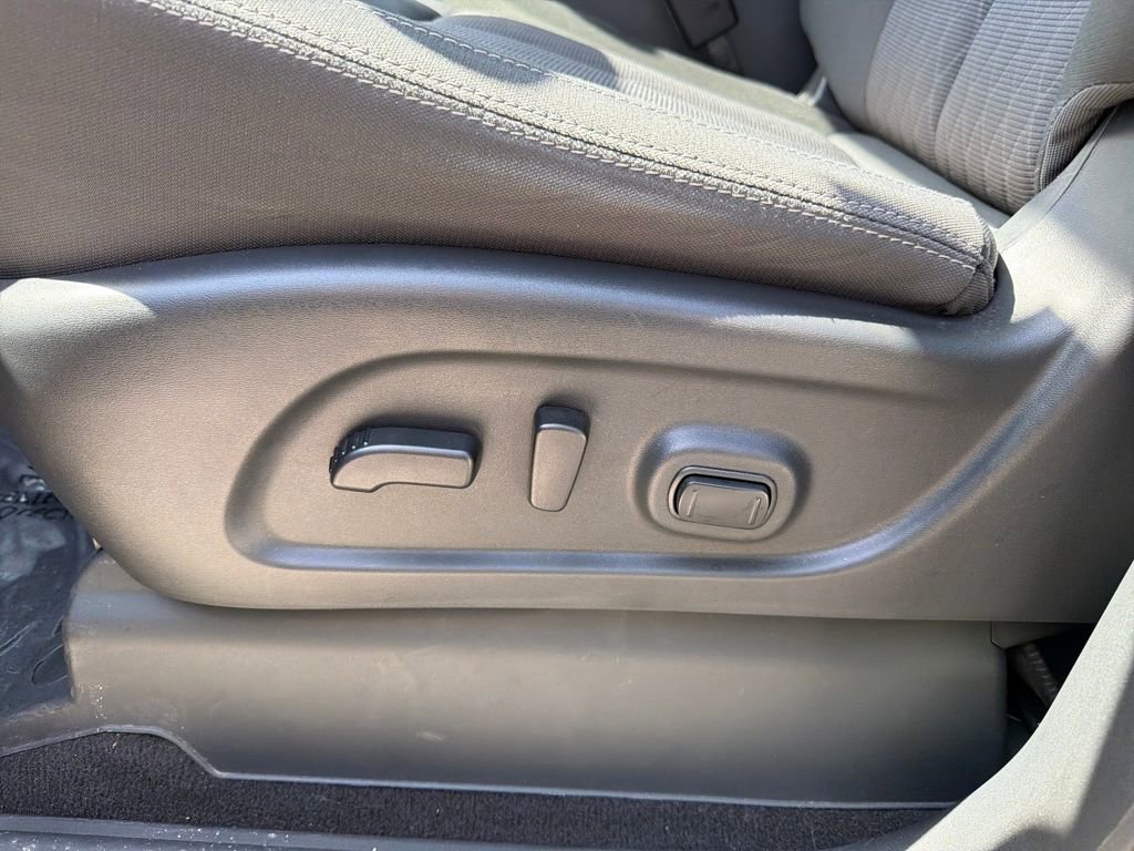 Used 2024 Nissan Titan SV w/ SV Convenience Package image 16