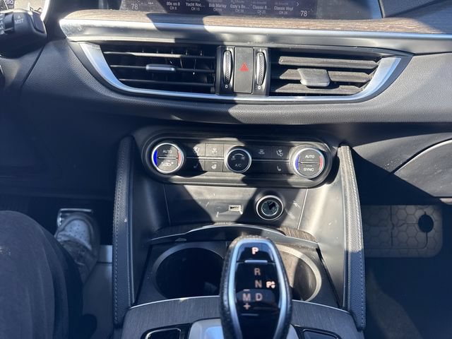 Used 2023 Alfa Romeo Stelvio Ti AWD/4WD image 40