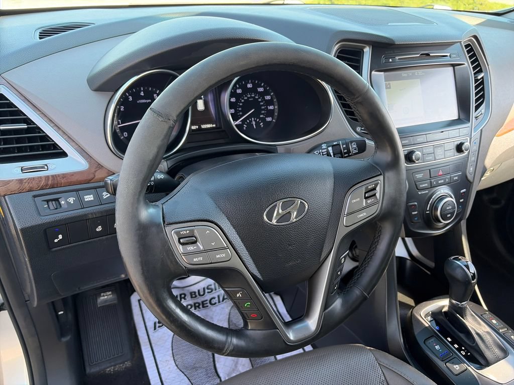 Used 2017 Hyundai Santa Fe AWD image 19