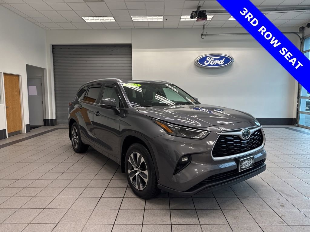 Used 2024 Toyota Highlander XLE