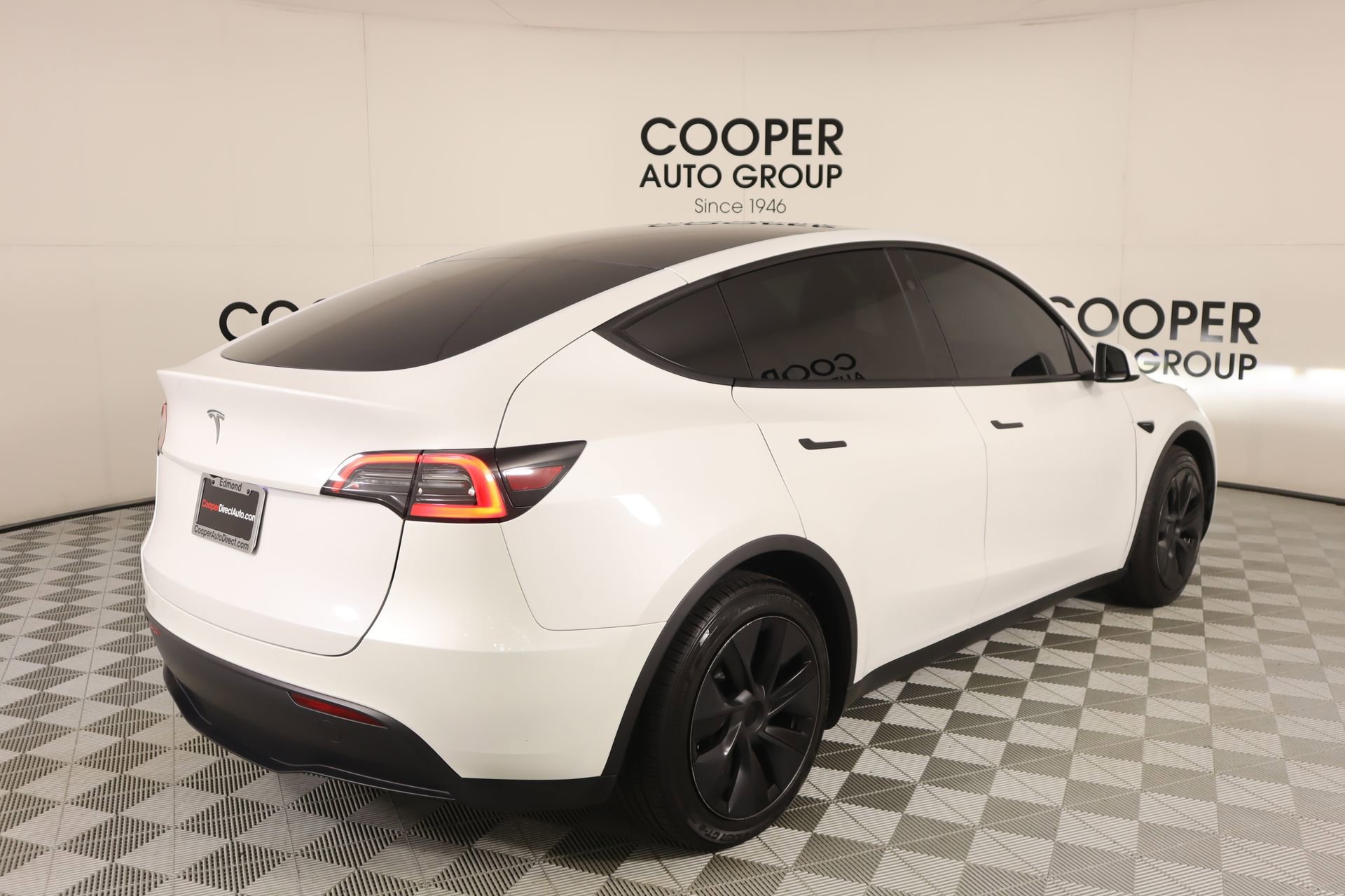 Used 2024 Tesla Model Y Long Range image 19