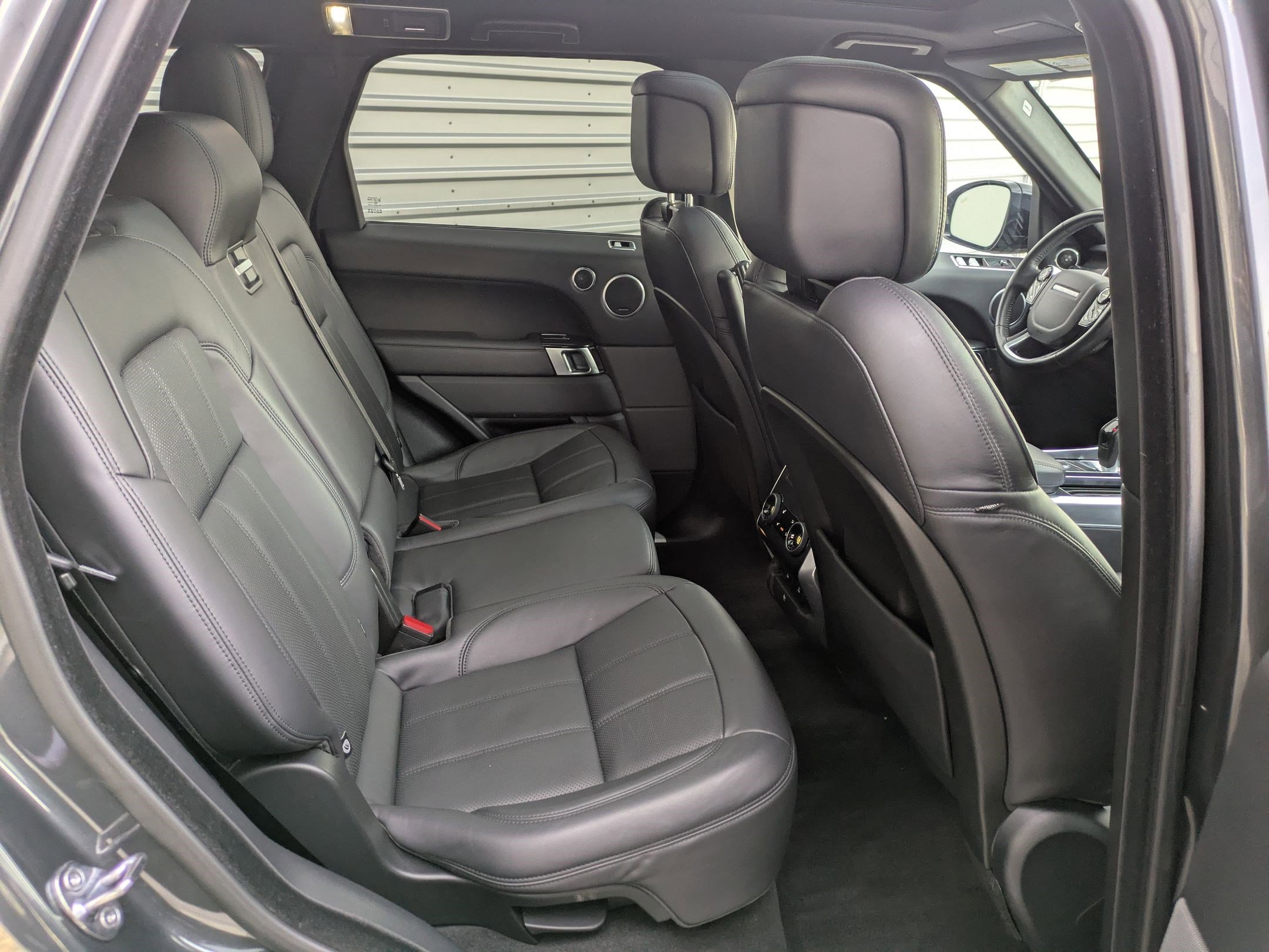 Used 2019 Land Rover Range Rover Sport HSE image 34