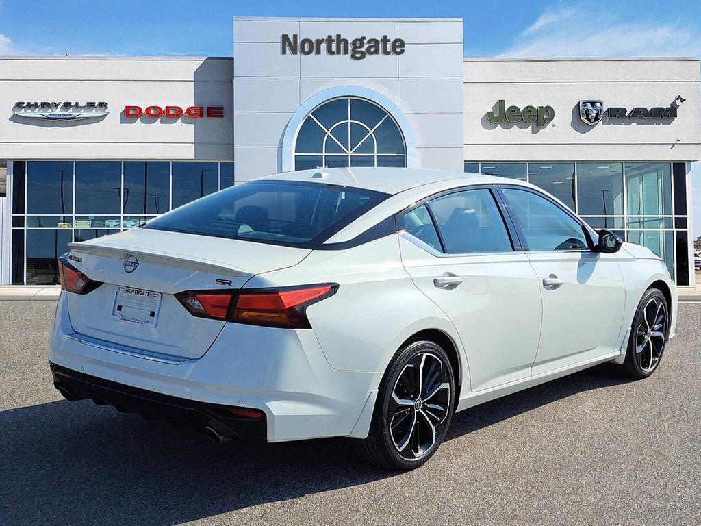 Used 2023 Nissan Altima 2.5 SR w/ SR Premium Package image 4