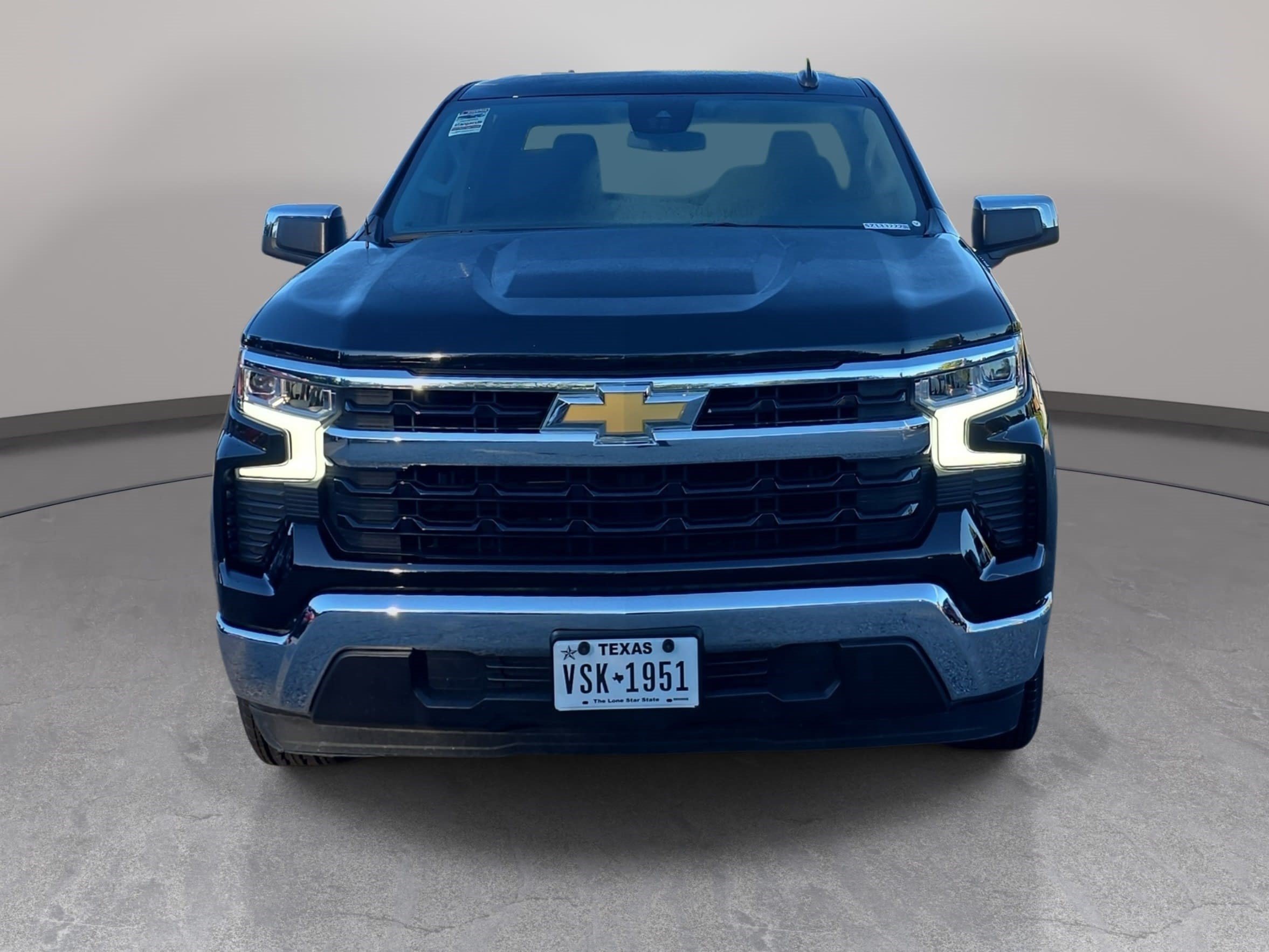 Used 2025 Chevrolet Silverado 1500 LT RWD image 2