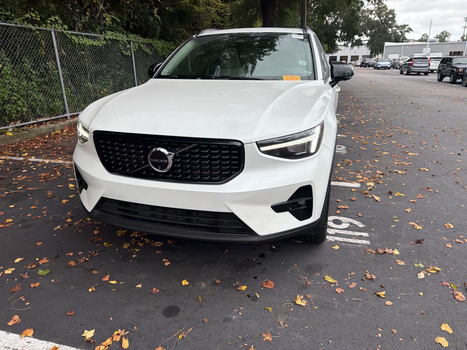 Used 2024 Volvo XC40 B5 Plus AWD/4WD image 6