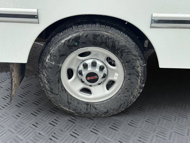 New 2026 GMC Savana 3500 w/ Power Convenience Package RWD image 28