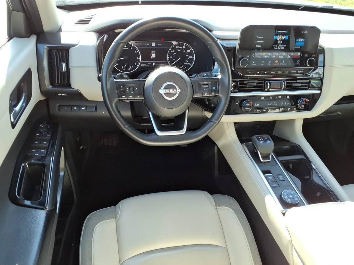 Used 2023 Nissan Pathfinder SL w/ Lighting Package (N92) AWD/4WD image 11