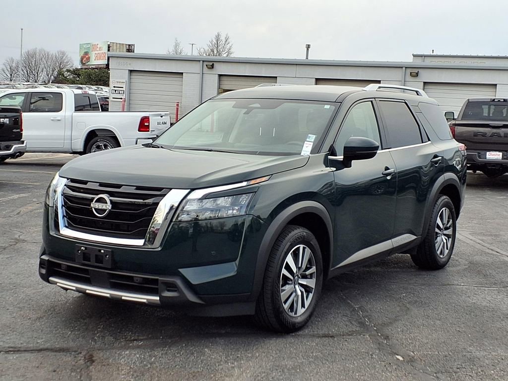 Certified 2025 Nissan Pathfinder SL image 2