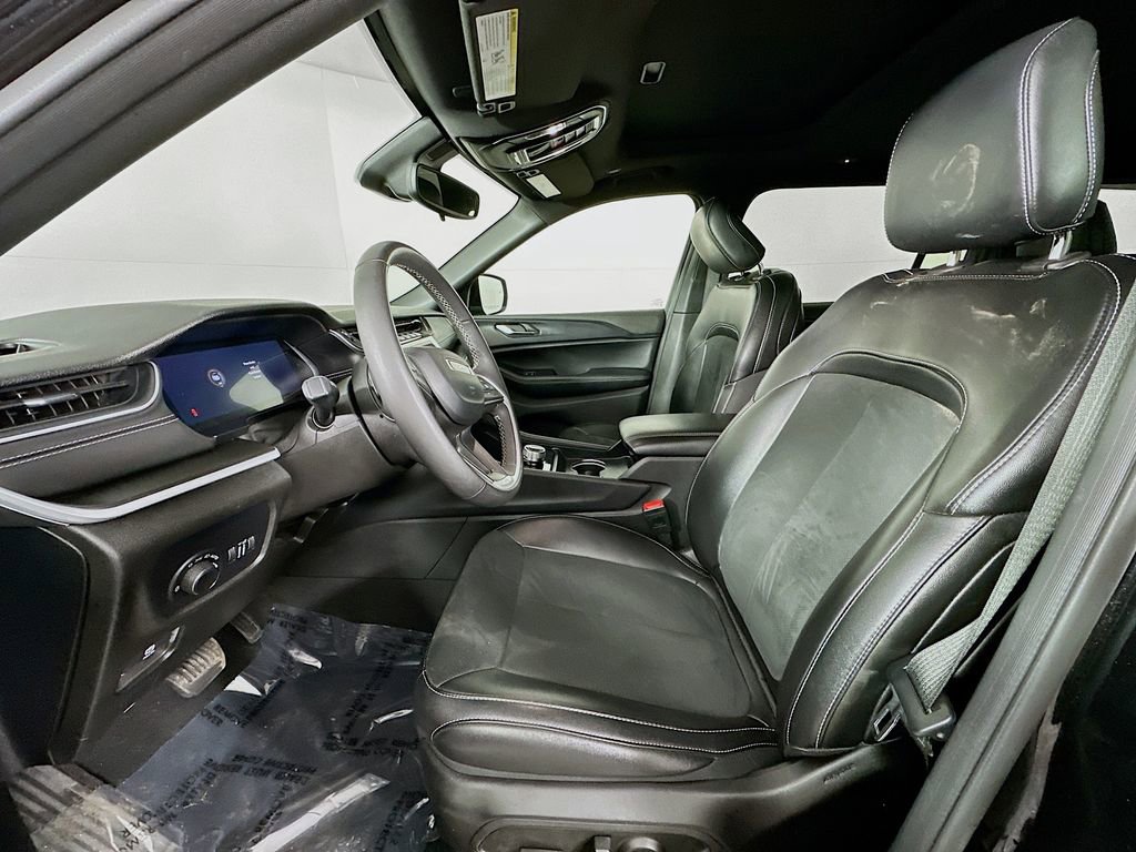 Certified 2024 Jeep Grand Cherokee L Altitude image 32