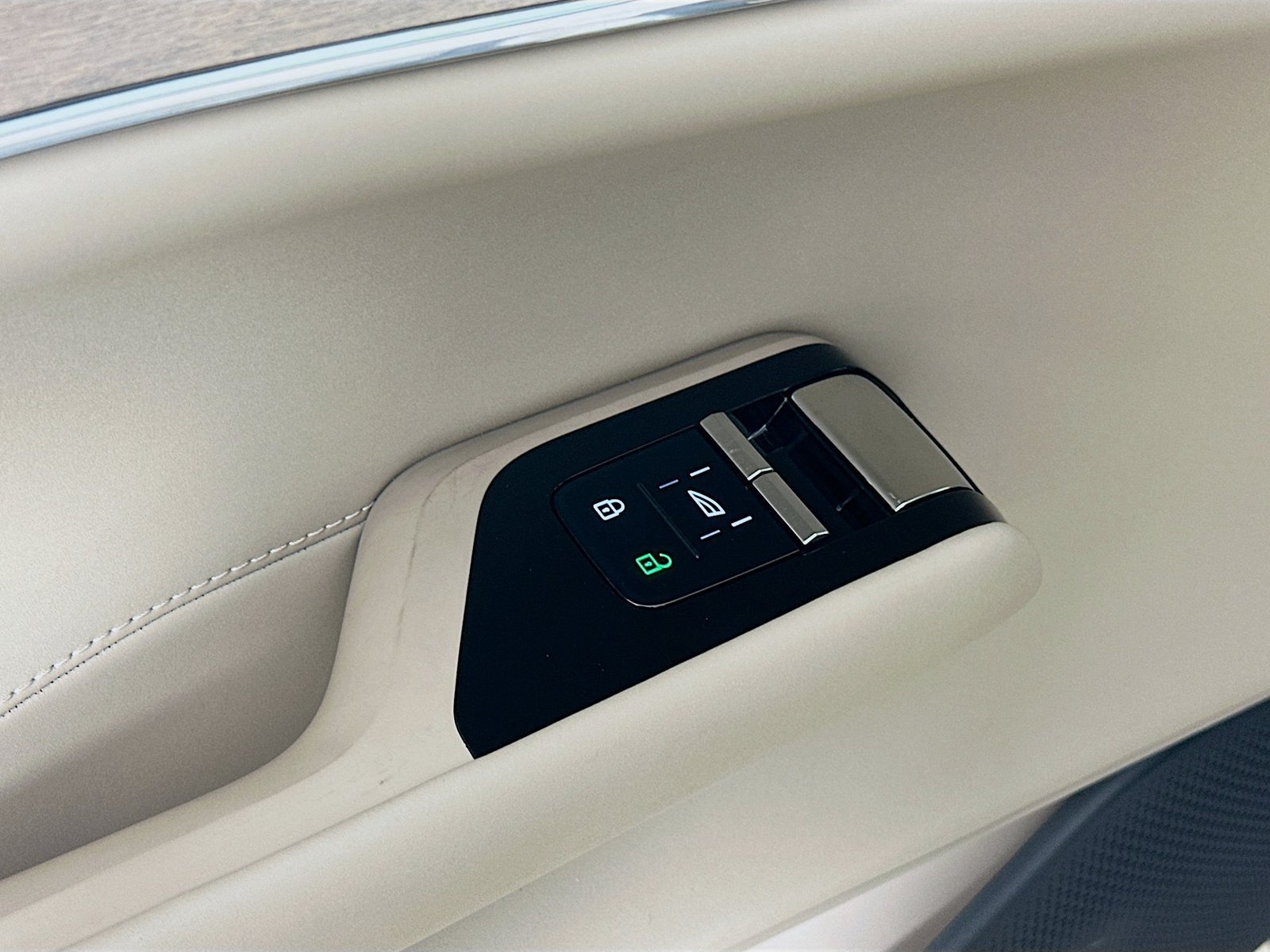 New 2026 Volvo EX90 Plus AWD/4WD image 17