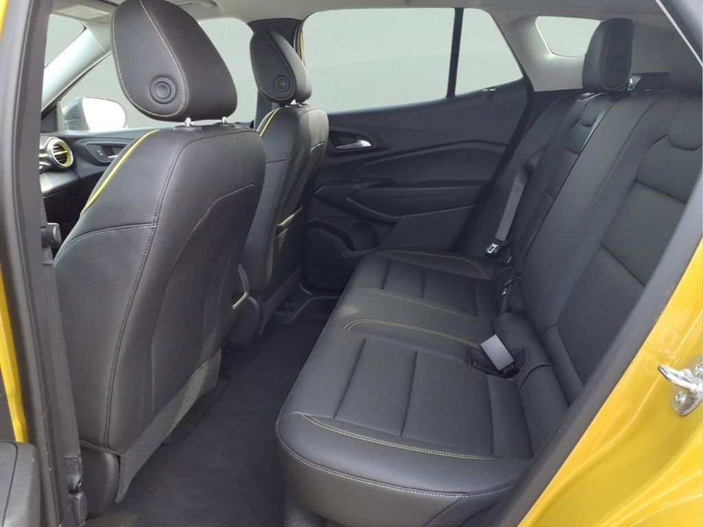 Used 2025 Chevrolet Trax ACTIV w/ Sunroof Package image 18