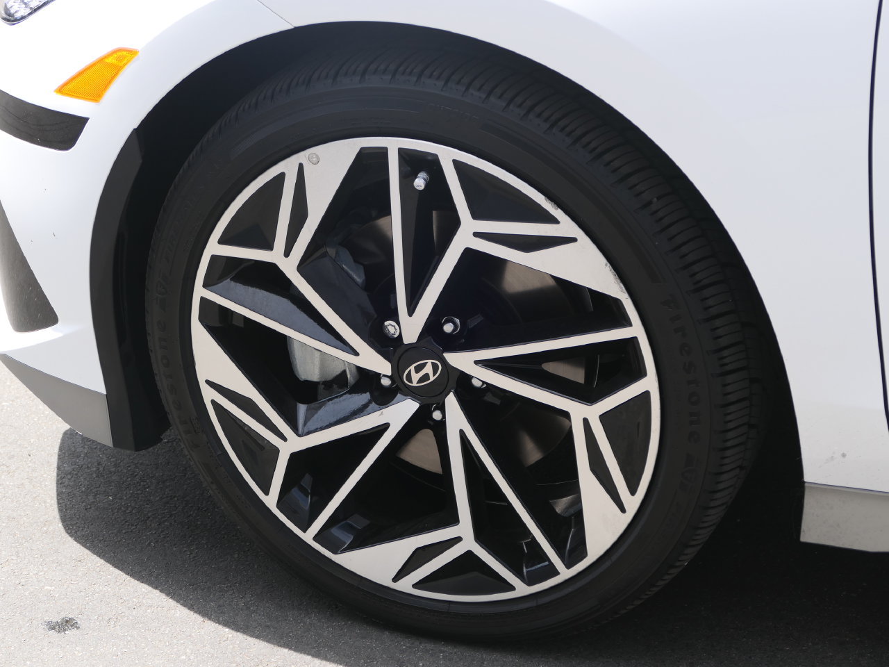 Used 2023 Hyundai Ioniq 6 SEL AWD/4WD image 10