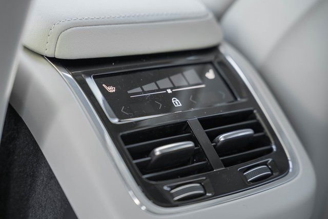 New 2026 Volvo XC60 B5 Ultra w/ Protection Package Premier image 32