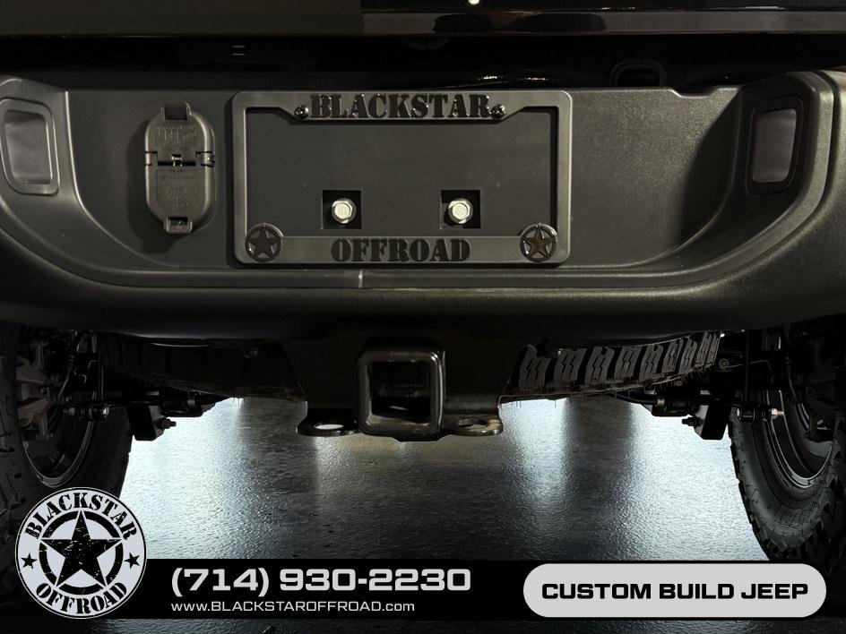 Used 2024 Jeep Gladiator Rubicon w/ Technology Group AWD/4WD image 11