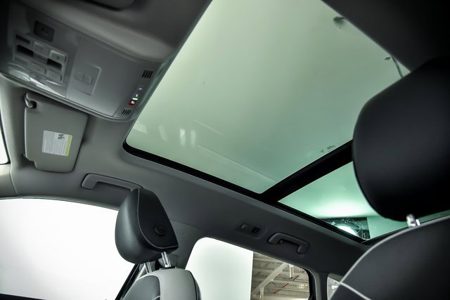 Certified 2025 Volkswagen Taos SE w/ Panoramic Sunroof Package image 8