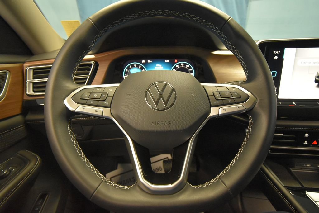 Used 2024 Volkswagen Atlas SE w/ Black Wheel Package image 10