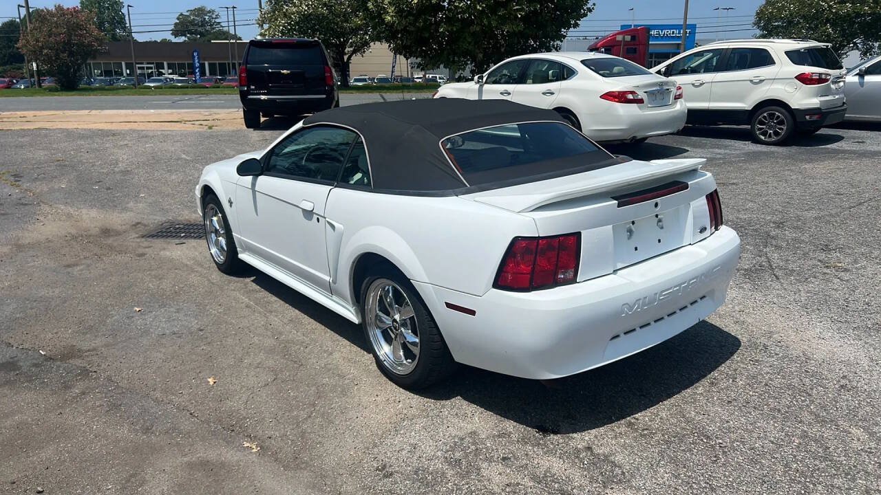 Used 1999 Ford Mustang Convertible RWD image 7