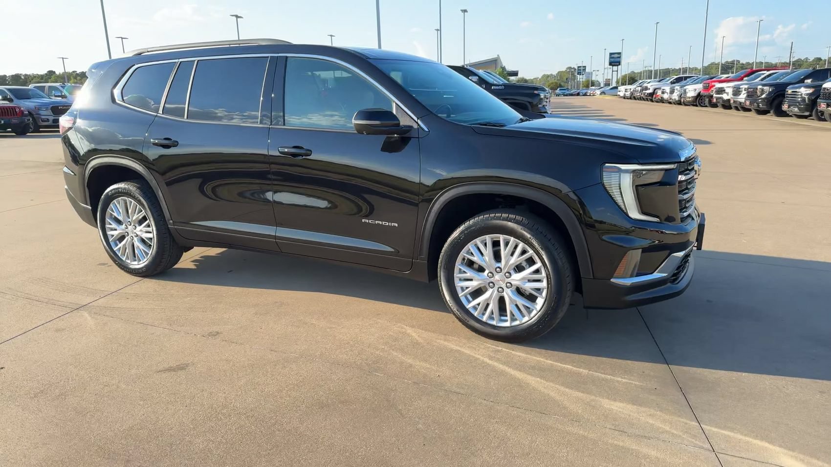 Used 2026 GMC Acadia Elevation w/ Elevation Premium Package FWD image 2