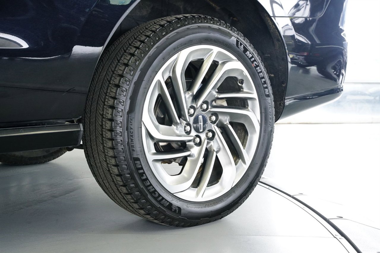 Used 2025 Lincoln Navigator Reserve image 10