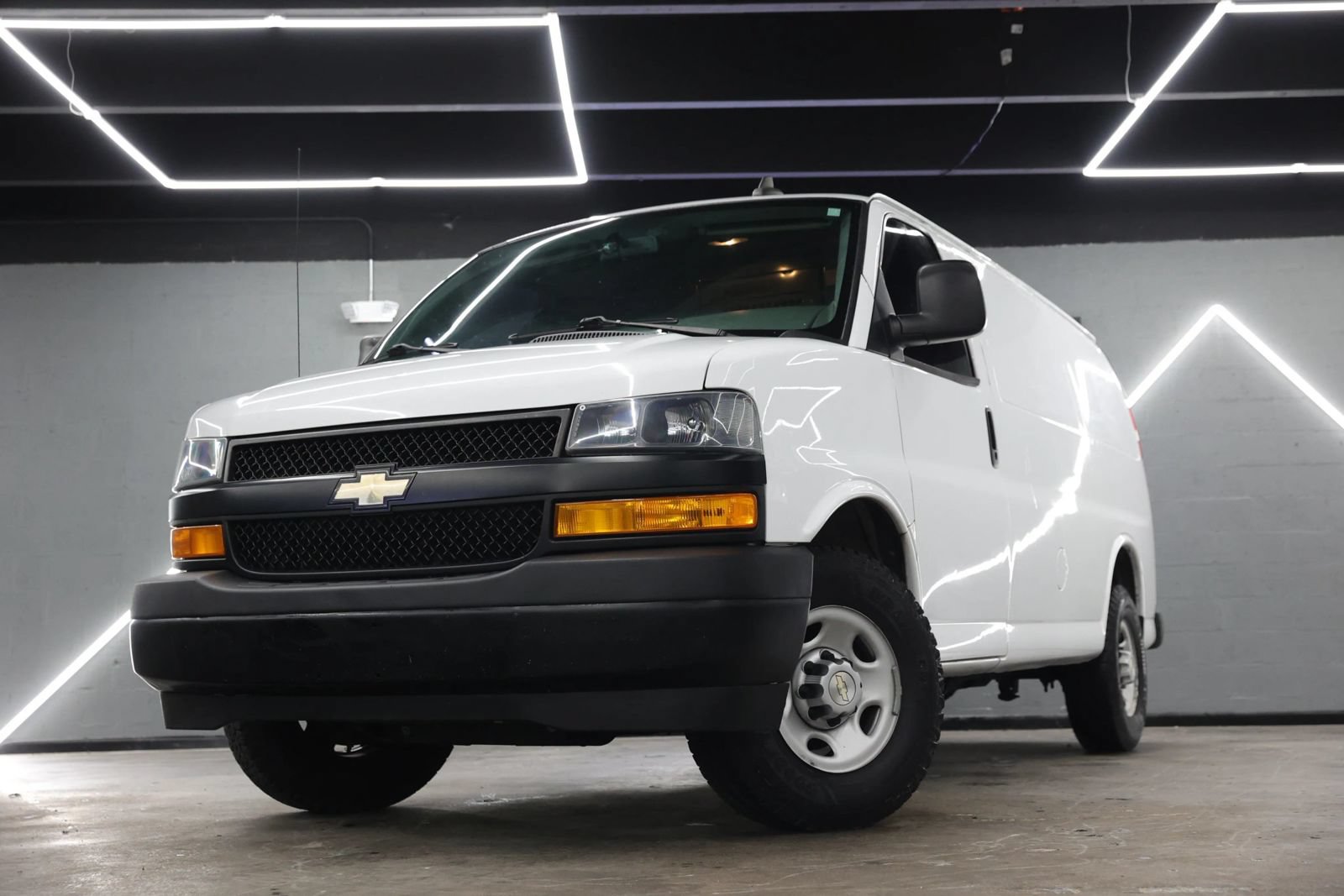 Used 2020 Chevrolet Express 2500 w/ Communications Package RWD image 2