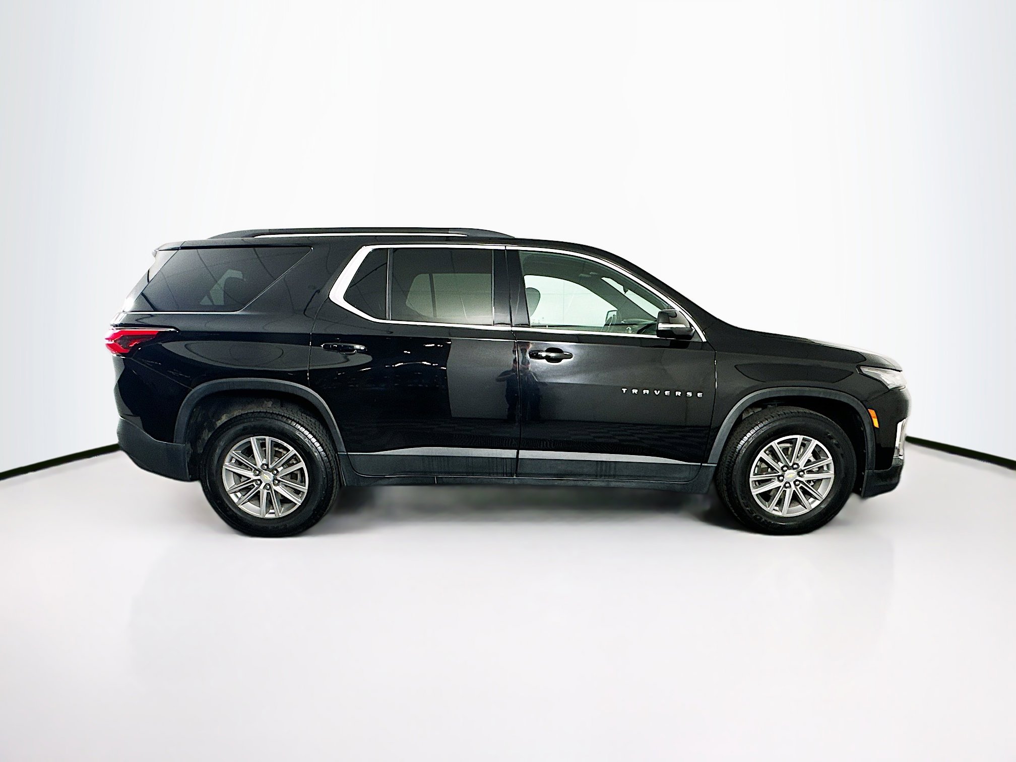 Used 2022 Chevrolet Traverse LT image 10