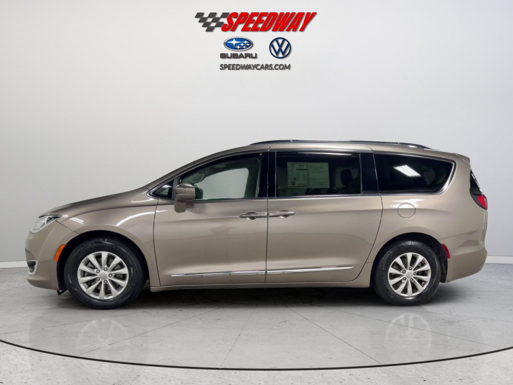 Used 2018 Chrysler Pacifica Touring-L FWD image 10