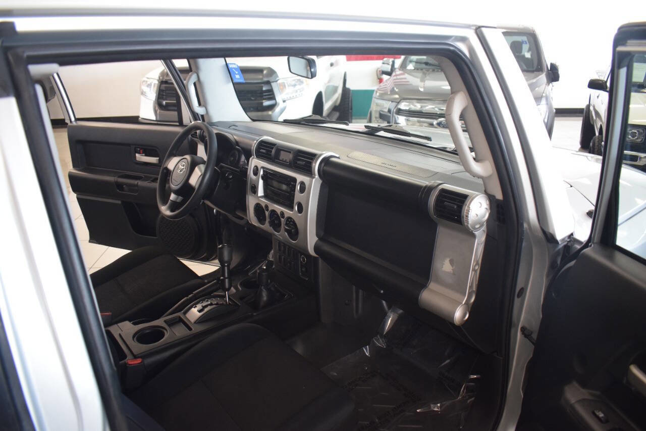 Used 2008 Toyota FJ Cruiser 4WD image 42