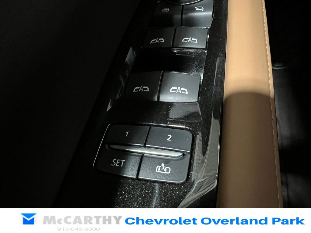 Used 2022 Cadillac Escalade Premium Luxury image 17